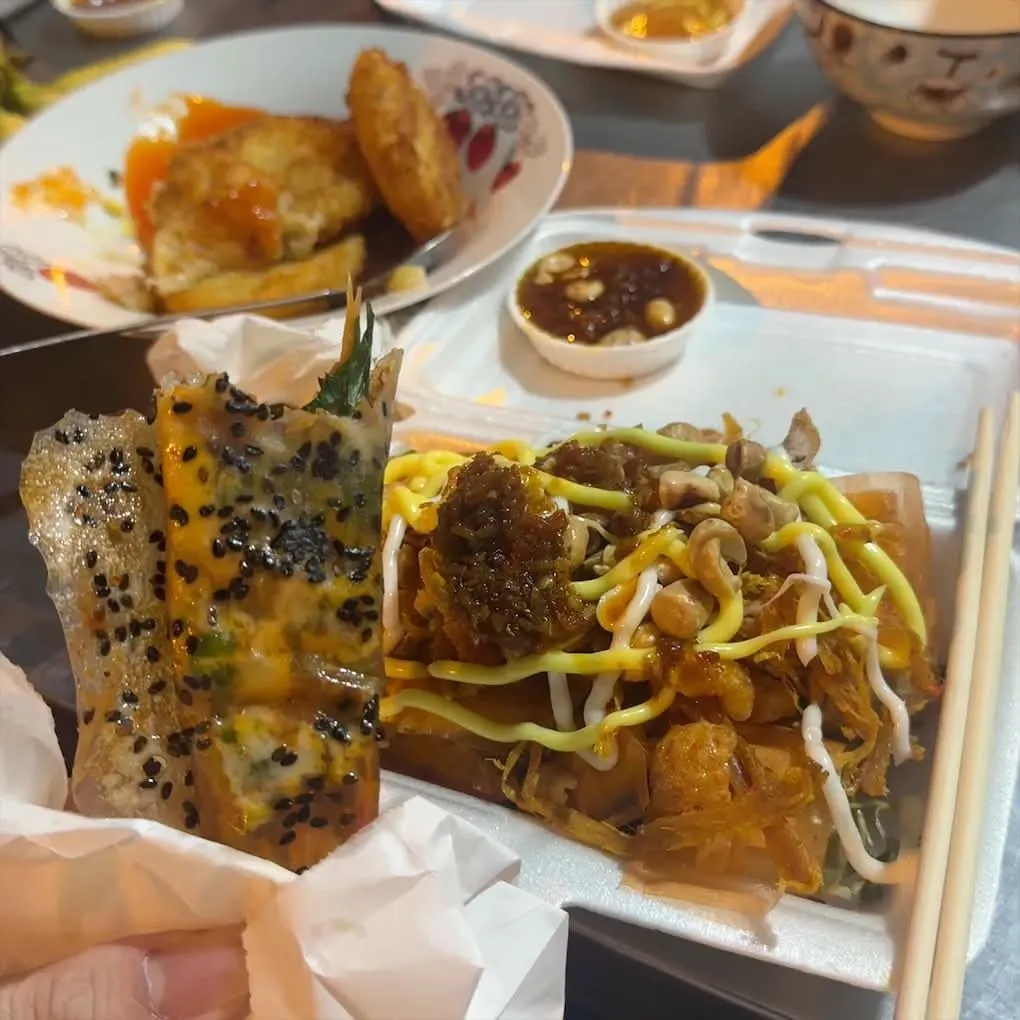 Bánh tráng trộn tại F&M 1993