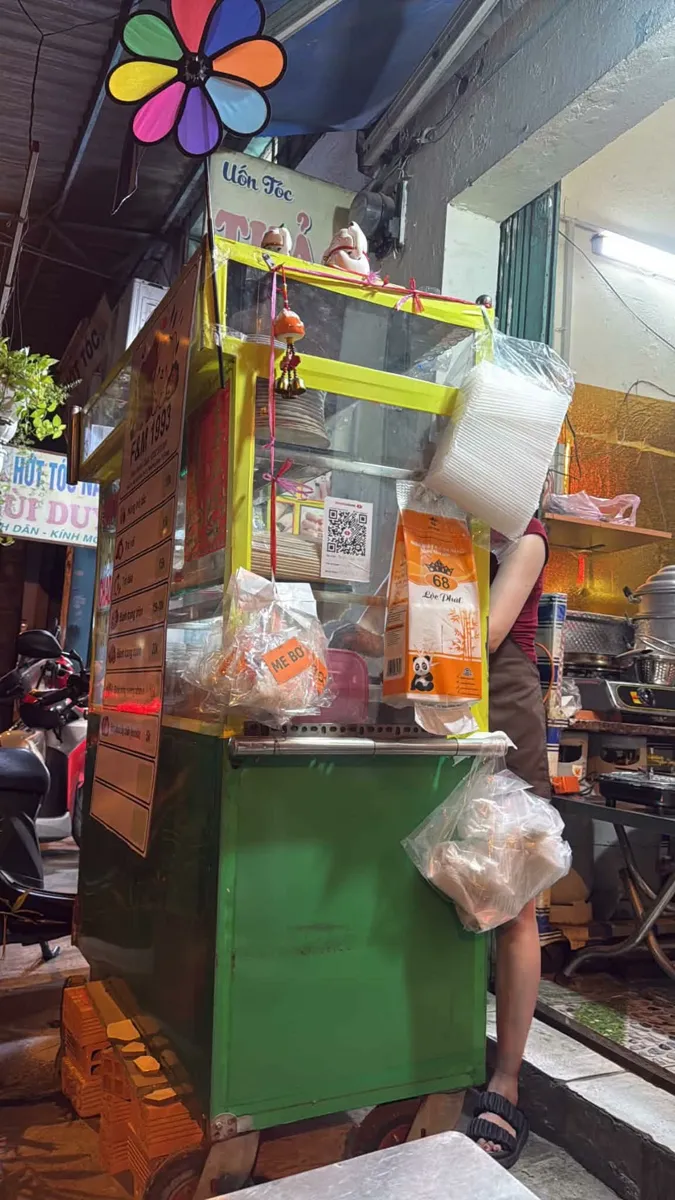 Quán F&M 1993 buổi tối